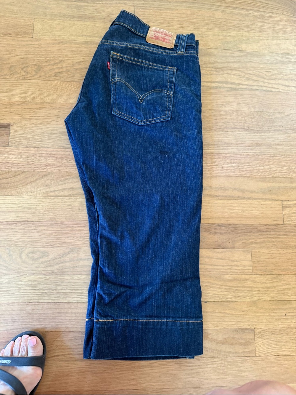 Levi's Women's Dark Blue Slouch Capri Jeans with Botton Fly